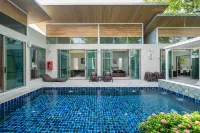 วิลล่าไม้มะฮอกกานีพร้อมสระว่ายน้ำ 4 ห้องนอน ในบางเทา