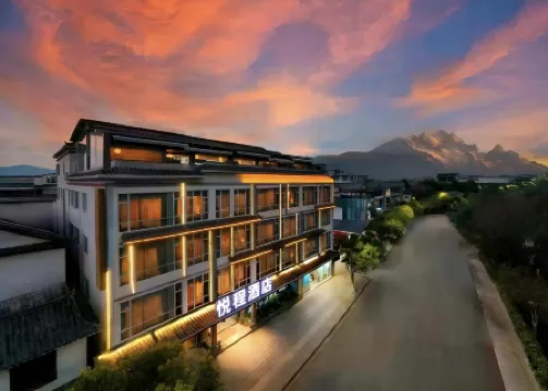 Yuecheng Film and Television Intelligent Hotel (Dali High speed Railway Station Branch)