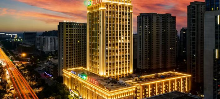 Vienna Hotel (Chizhou Railway Station, Qishan-Pingtian Lake Scenic Area, Guichi District, Chizhou) โรงแรมในฉือโจว