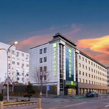 Ibis Styles Hotel (Xi'an Big Wild Goose Pagoda History Museum) Hotels near Shaanxi History Museum