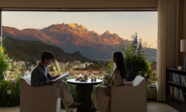 ShanJuanYun Panoramic Sunlit Yulong Snow Mountain Hotel