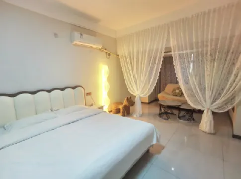 Gangzi Homestay (Baolong City Plaza)  호텔