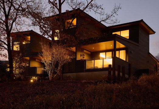 유후인 온천 숙소의 현대적인 인테리어