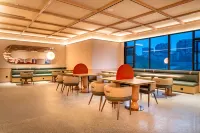 Orange Hotel (Zigong Huashang International City) - พร้อมอาหารเช้า