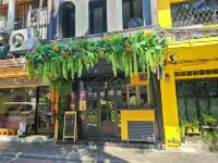 Lesbase Women Hostel - Hostels