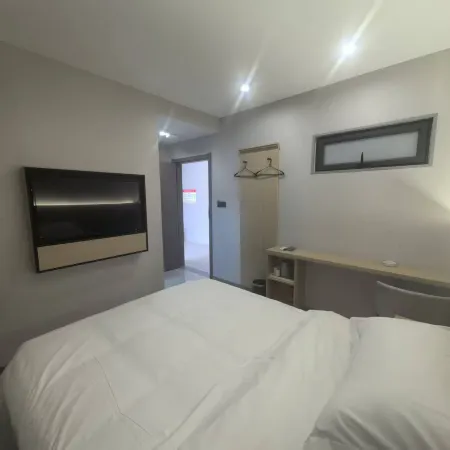 Alar Yijin Hotel (Tarim University Huijia Times Square)