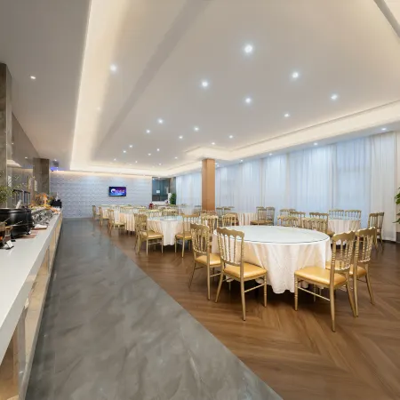 Vienna International Hotel (Guigang Guest World Plaza Gangnan Center)