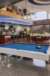 Modern 1-Bedroom Apartment, Gym & Pool Access