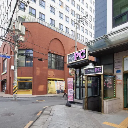 K-Grand Hostel Sinchon Отели рядом с достопримечательностью «Храм Кванхындан»