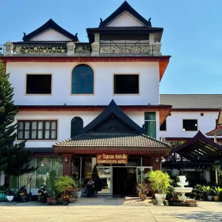 Khampaseuth Hotel Отели рядом с достопримечательностью «Обзорная площадка «160 км»»