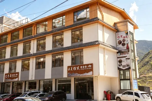 Yunqiang Yazhu Homestay (Songpan High-Speed Railway Station) - เปิดใหม่