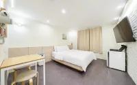 Hotel Azure