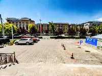 Junde Hotel - parcheggio