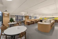興義景峰飯店（夢樂城店） - 機場接送