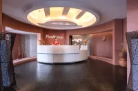Merlynn Park Hotel - parking