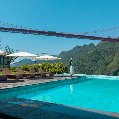 Yuanfu Xiadu Bridge Canyon Resort, Huangguoshu