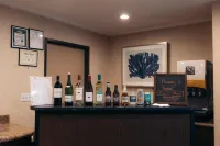 Maple Tree Inn - bar