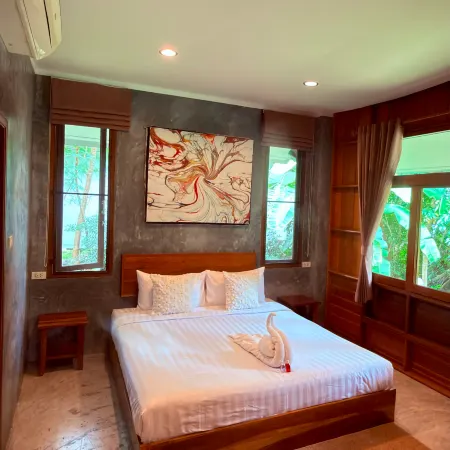 No 1 Nature Home poolside bungalow Woktum