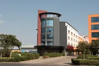 Wilson Hotel (Linyi University Town) - parking