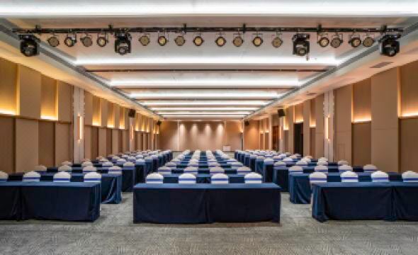 Victoria International Hotel (Maoming High Speed Railway Station North Square)