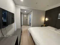 Xinbaixin Hotel (Meihekou Railway Station Branch) - parking