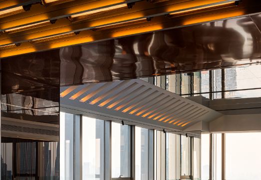 리겔 호텔의 뷰를 감상할 수 있는 객실 전경