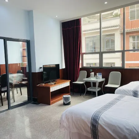 Home Inn Huaxuan (Zhaotong Ludian Changhong Community)
