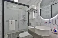 Chuxin Moshe Hotel (Shanghai International Tourism Resort) - Balkoner