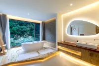 The Laizhiye Luxury Mountain View Leisure Holiday Meisu (Xianju Yong'anxi Drifting Store)