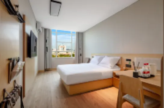 海潤ホテル（贛州駅巨億万達） のホテル