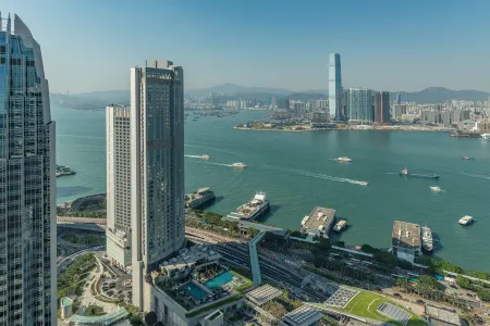 Four Seasons Hotel Hong Kong