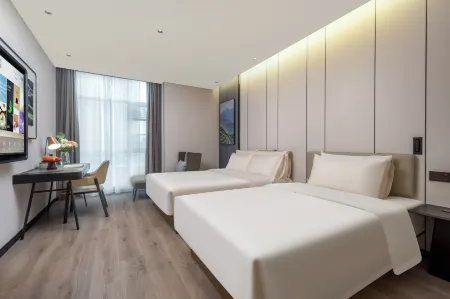 Nantong Railway Station Vientiane City Atour Hotel Отели рядом с достопримечательностью «Zhang Jian Memorial Hall (Nantong)»