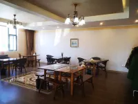達瓦更扎初見山舍飯店 寶興住宿飯店