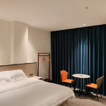 Luoding Langyue Star Hotel