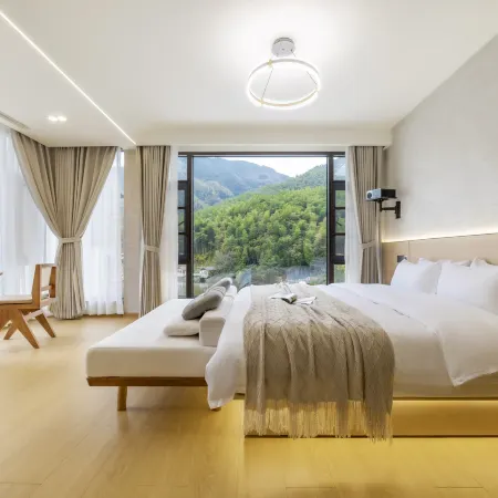 Anji Sunrise Sunset Homestay (Yunshang Grassland Alpine Tourism Resort)
