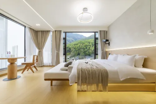 Anji Sunrise Sunset Homestay (Yunshang Grassland Alpine Tourism Resort)
