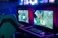 Yidu E-sports Business Hotel (Pinghu Wuyue Plaza Donghu Scenic Area)