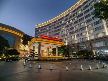 Haiyuan International Hotel Отели рядом с достопримечательностью «Sanqing Palace, Yuanmiao Taoist Temple»