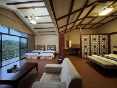 Dragon Tiger Mountain Dandelion Business Hotel Hotels near The Cliff Tomb