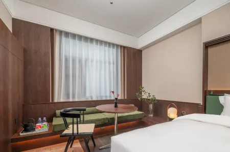 Xiyou Rezen Hotel (Nanyang Zhongjing Avenue) Отели рядом с достопримечательностью «Zhang Zhongjing Memorial Temple»