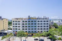 Wanning Jinhong Business Hotel (Huayacheng High-speed Railway Station)