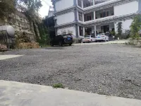 Jianqi Yang Family Courtyard Homestay - parcheggio