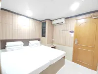 Kam Fu Guest House (Mongkok MTR Exit E1) فنادق في 