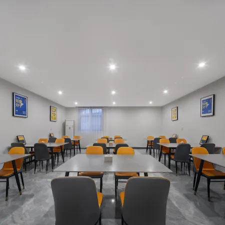 7 Days Premium Hotel (Zhengzhou Xinzheng International Airport) Отели рядом с достопримечательностью «Отель Cai Jianguo - Конференц-зал»