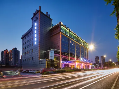 Days Inn Chongqing Festival (Nine Kilometers Light Rail Station)