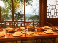 Seclusive Life In Landscape