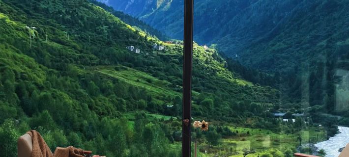 Vala Toms Cliff - stream - tracing Hotel (Siguniang Mountain Scenic Area Store) Hotels in Xiaojin