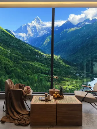 Vala Toms Cliff - stream - tracing Hotel (Siguniang Mountain Scenic Area Store) Отели рядом с достопримечательностью «Changpingcun»