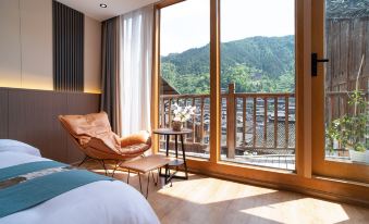 Mountain and View Inn (Xijiang Qianhu Miao Village Museum Shop)