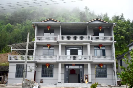 Enshi Yunlu Youju Homestay Отели рядом с достопримечательностью «Enshi Suobuya Stone Forest Scenic Area»